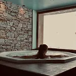 Hotel Alberta &
