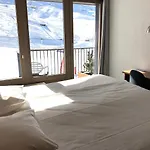 Alberta & Hotel